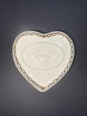 Belleek Ireland Ceramic Heart Shaped Trinket Box Claddagh Illustration Gold Trim